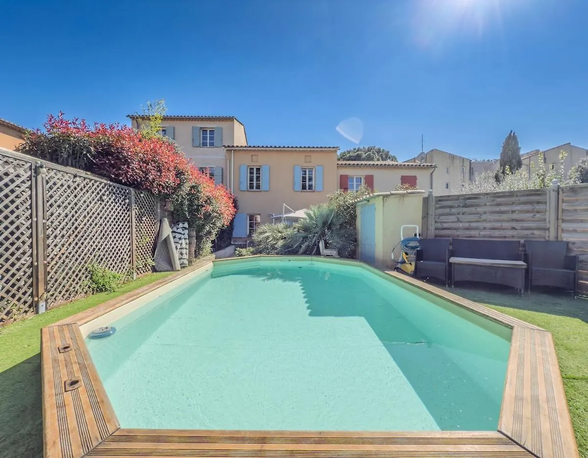 Villa Nouveaute, Maison Avec Piscine Collobrières